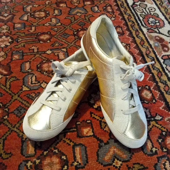 Like New! Coach 26 Reina Metalic Gold Low Cut Sneaker - Picture 1 of 7